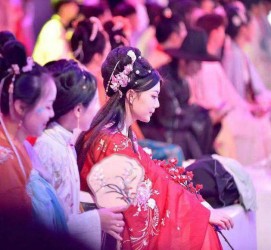 南京汉服模特兼职(想做汉服模特去哪里找)