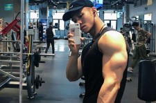 南京肌肉男模(肌肉男模拟器)