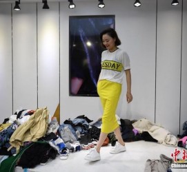 南京兼职模特试衣服(兼职做试衣模特好吗)