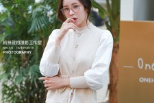 南京兼职模特被摄影师亲(兼职模特被摄影师亲了)