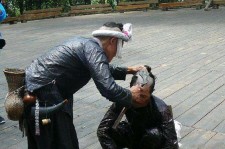 南京欲带老伴游遍中国(带着老伴去旅游)