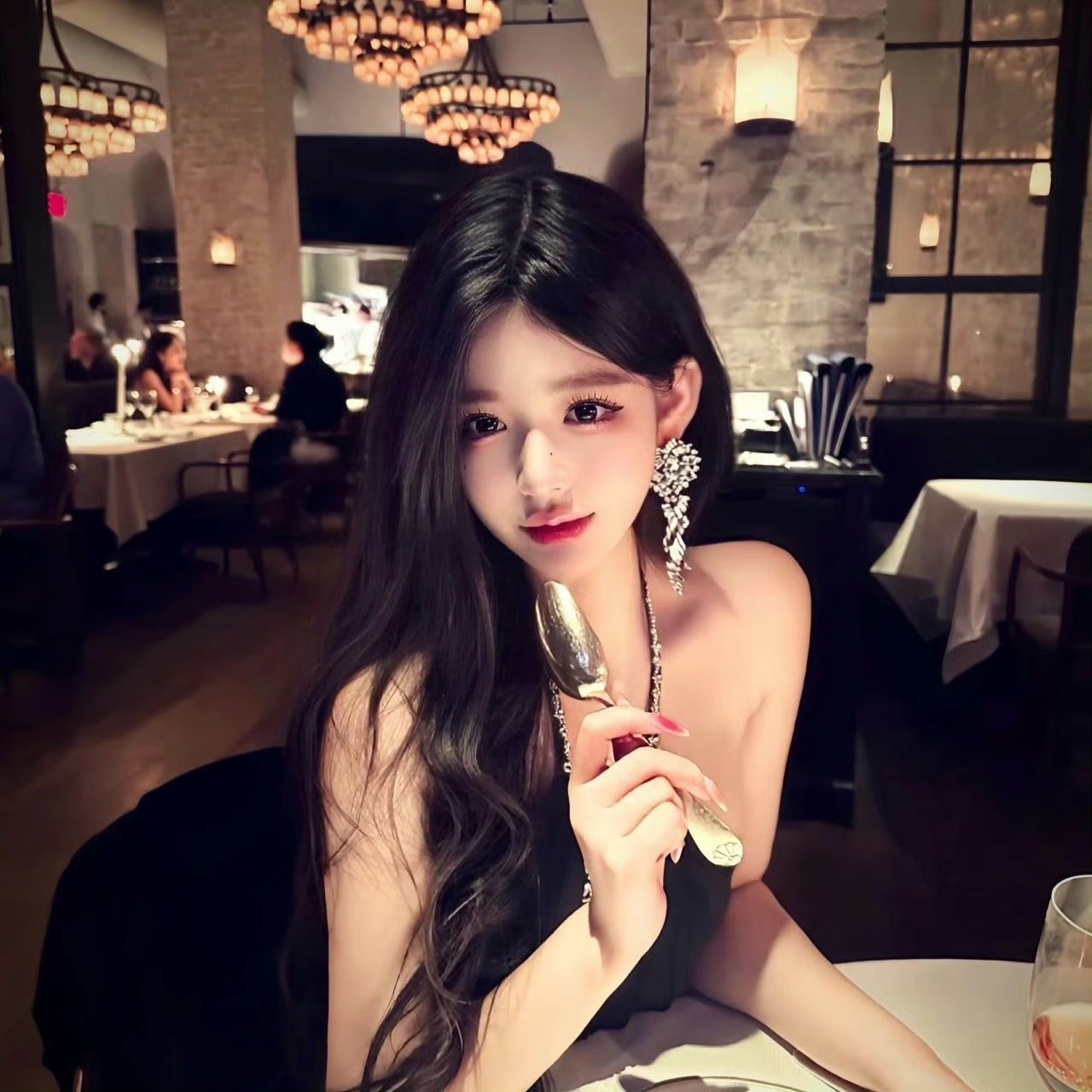 南京伴游女生蓝盈盈的资料